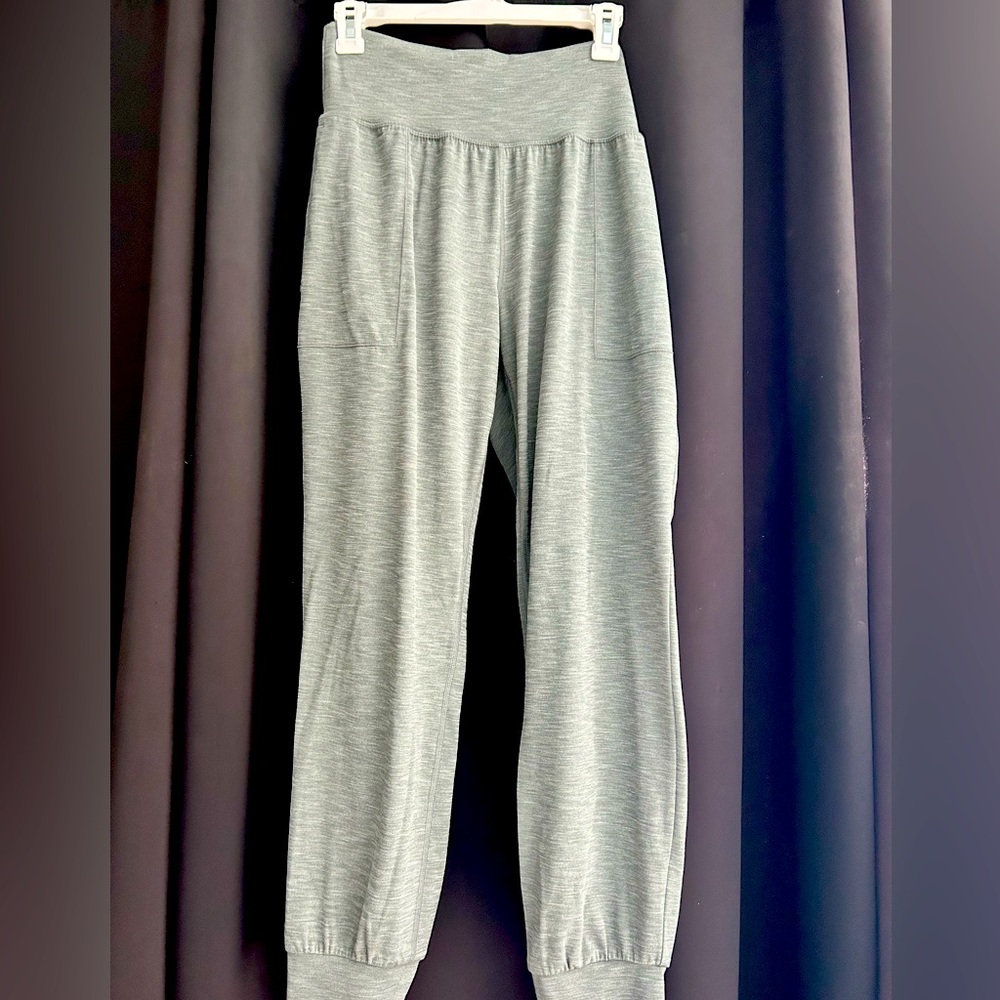 Athleta salutation joggers